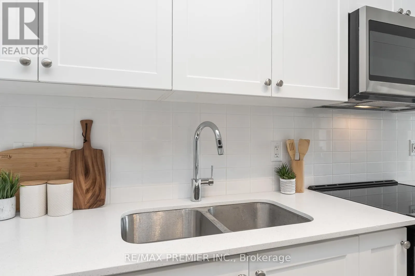 310 - 55 DUKE STREET W