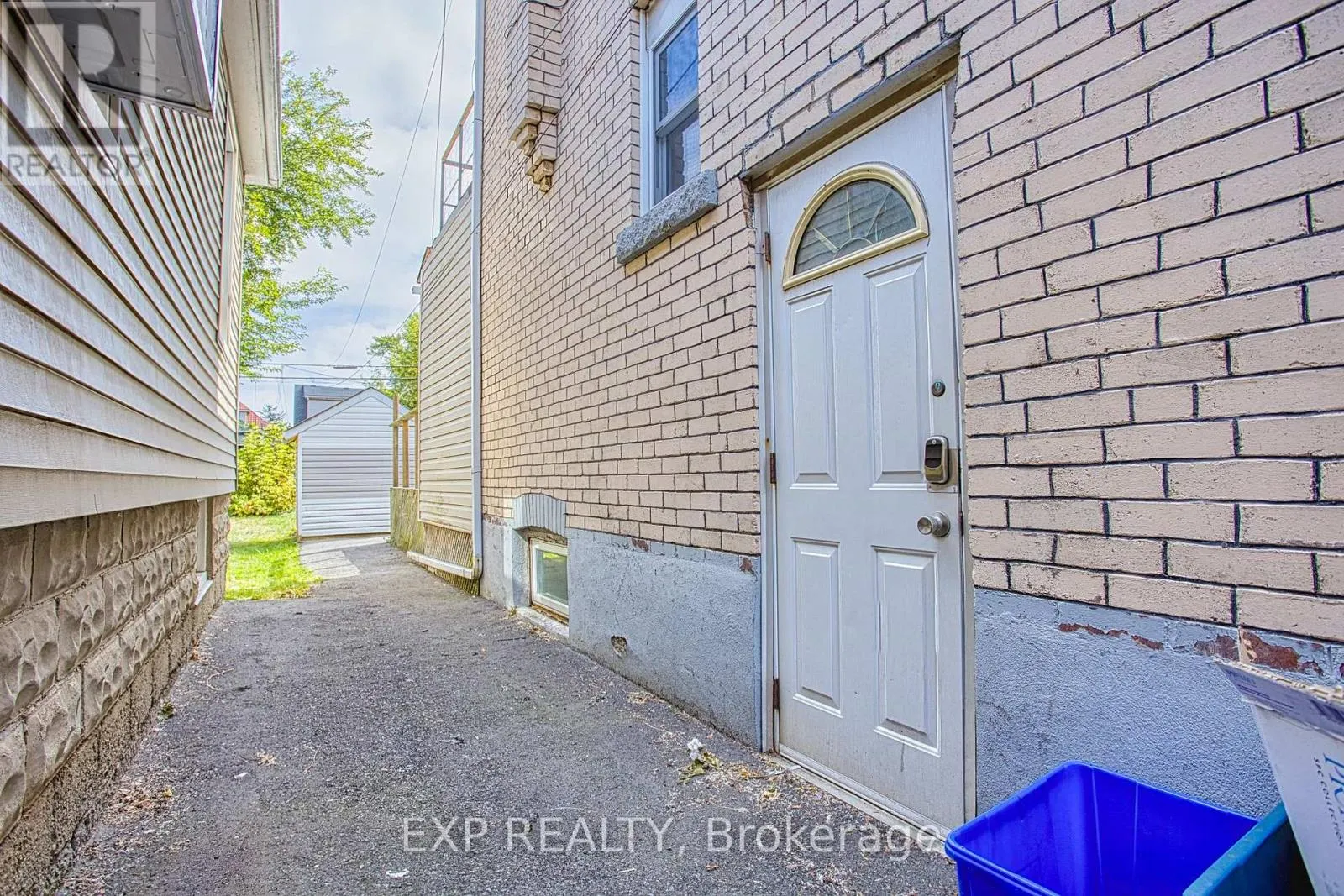 134 ROSSLYN AVENUE N