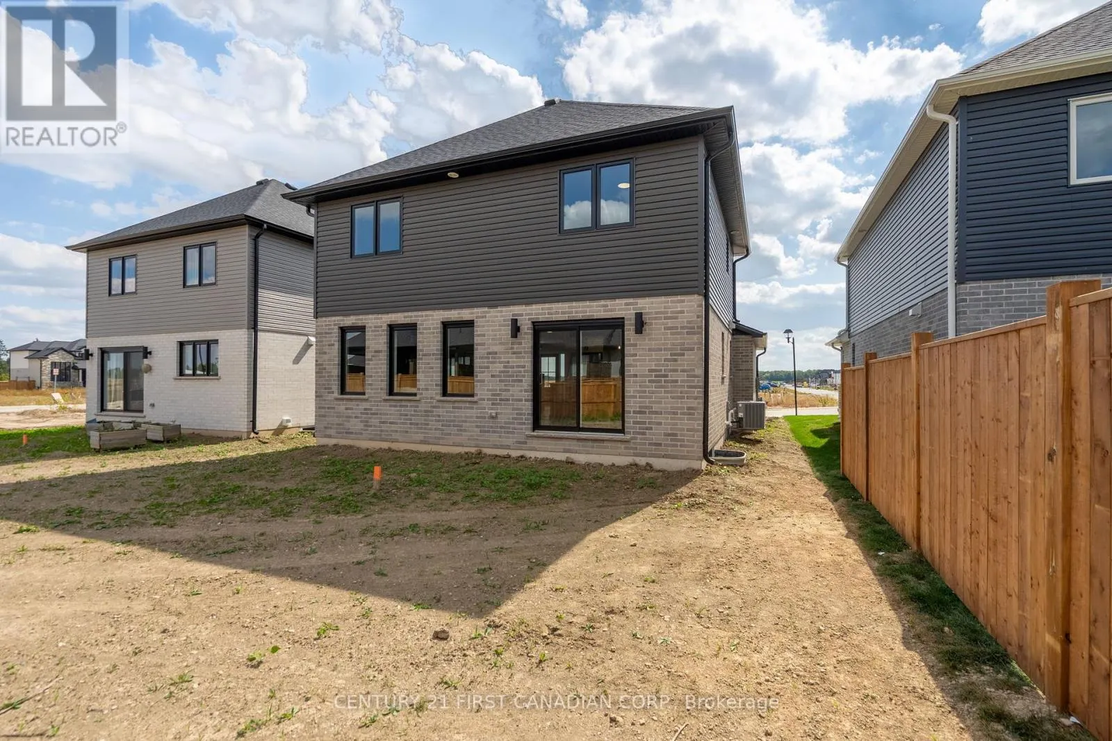 38 POSTMA CRESCENT