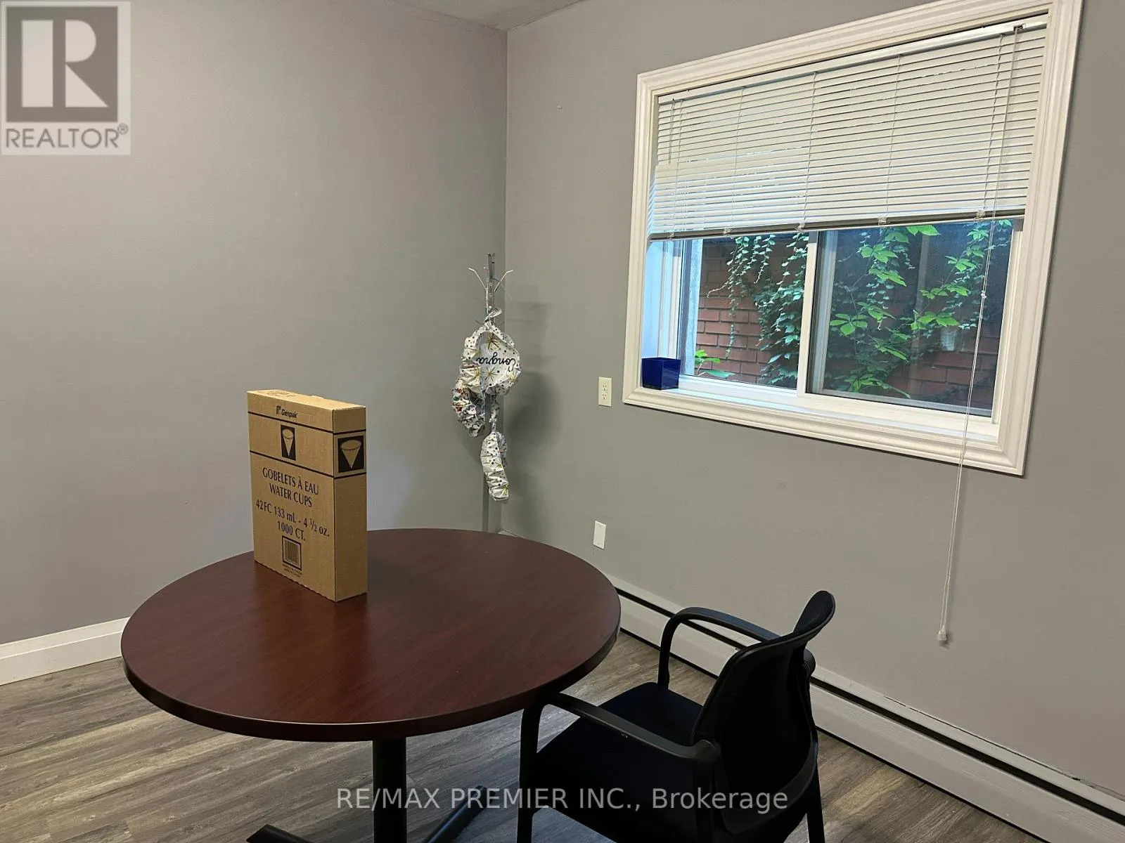 M04-B - 70 KING STREET E