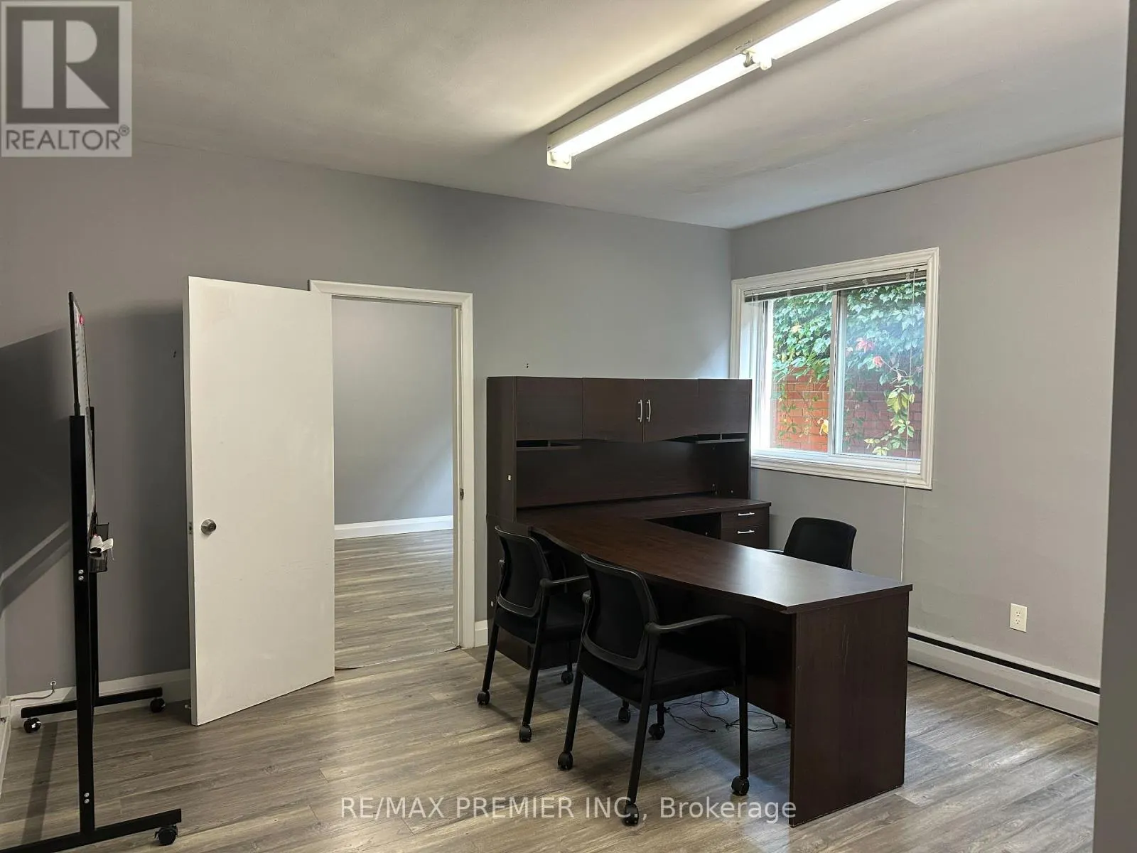 M04-B - 70 KING STREET E