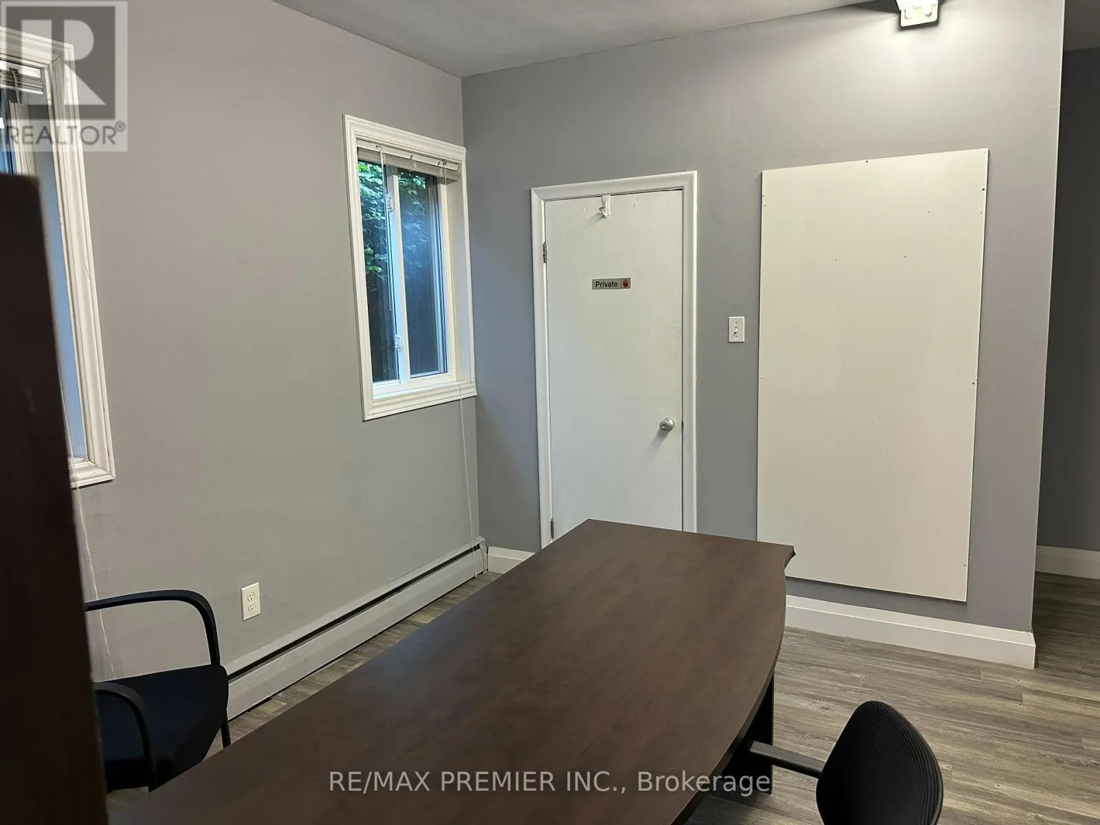 M04-B - 70 KING STREET E