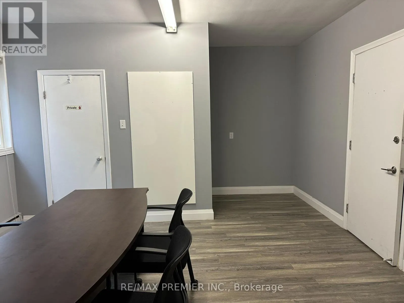 M04-B - 70 KING STREET E