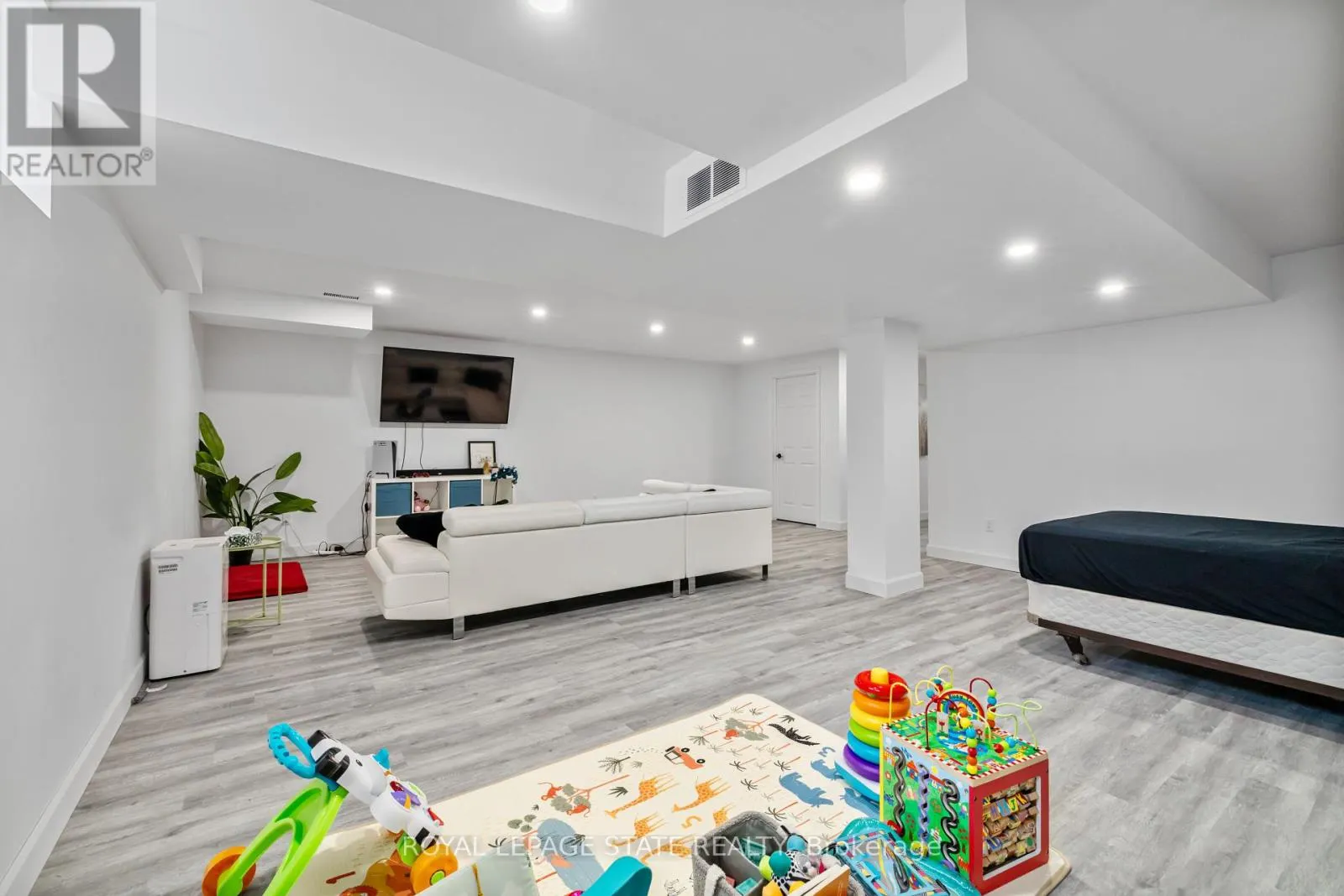18 SOUTH COAST CIRCLE