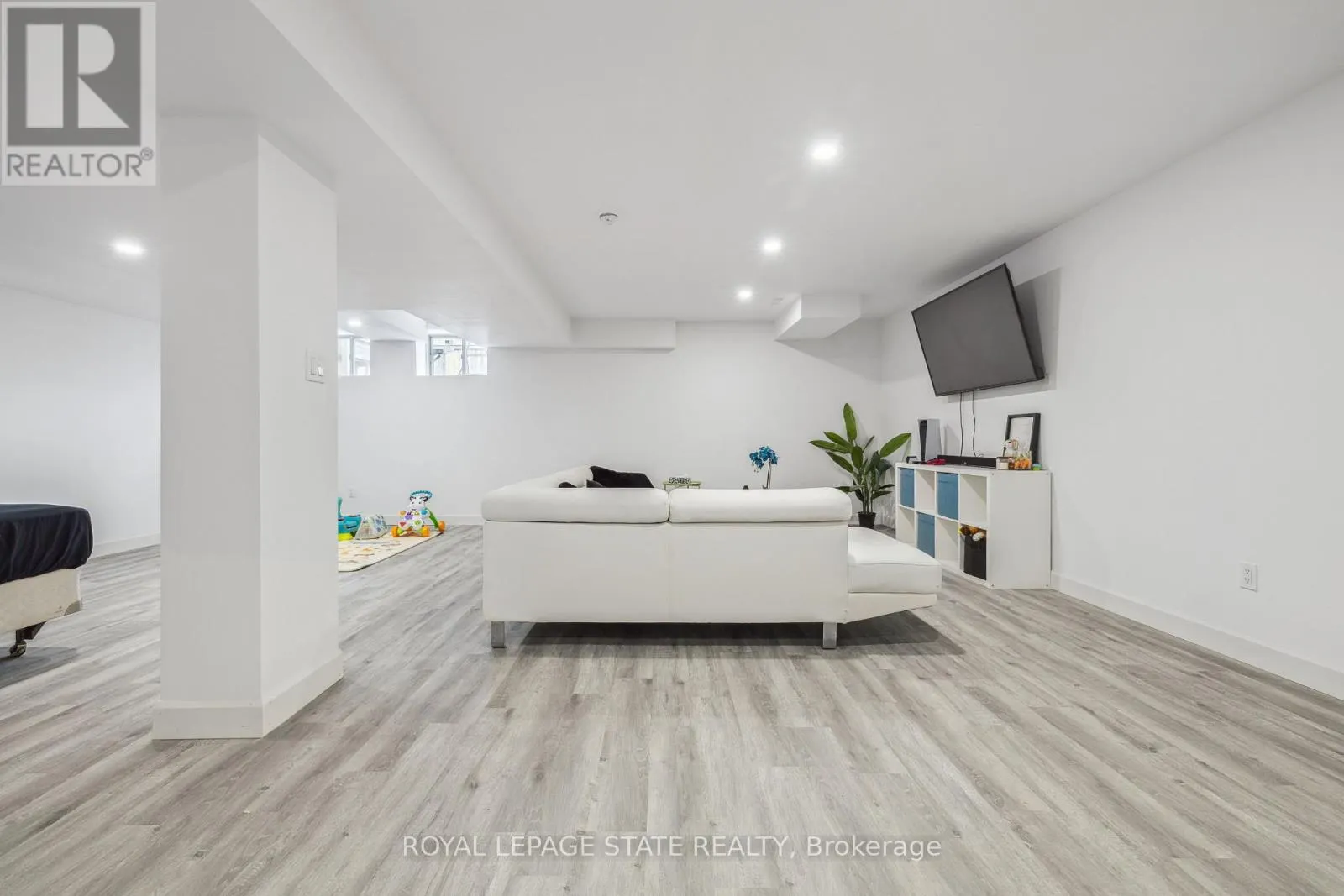18 SOUTH COAST CIRCLE