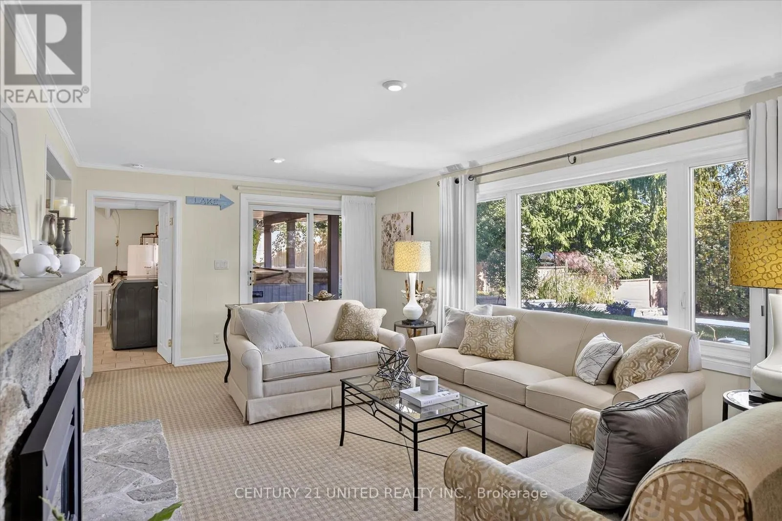 8 OAKWOOD CRESCENT