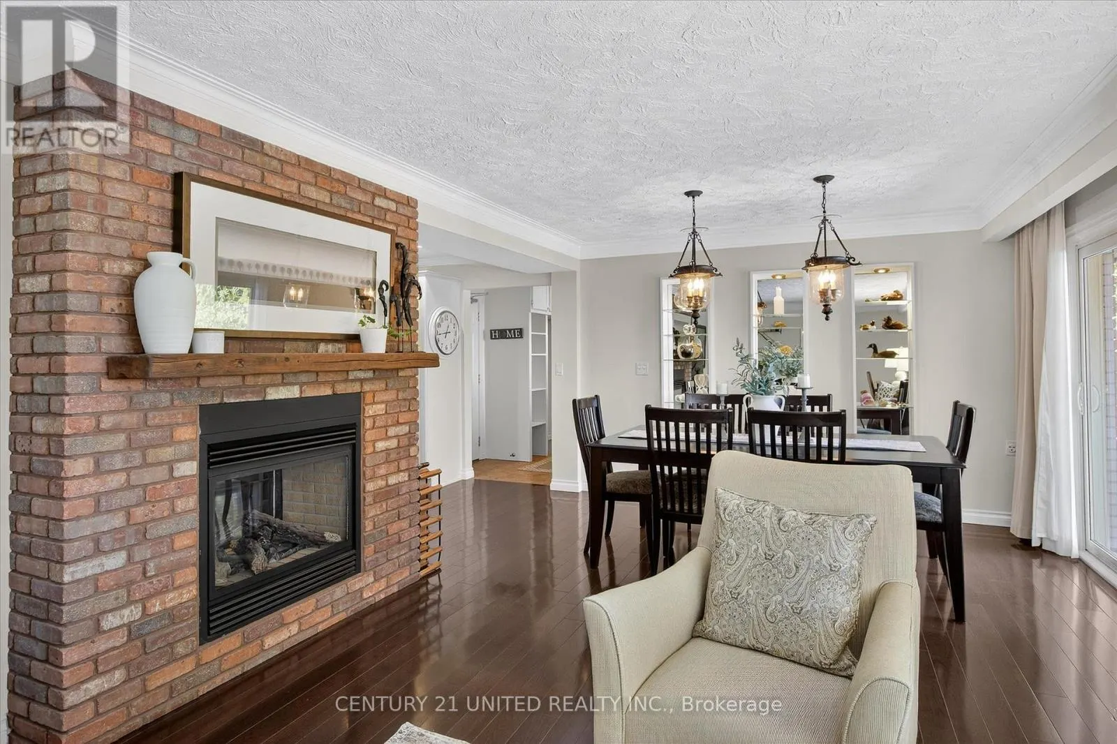 8 OAKWOOD CRESCENT