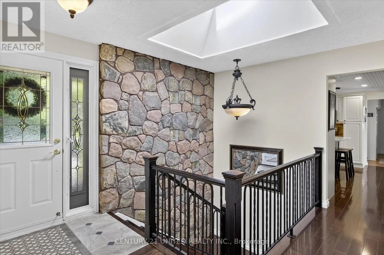 8 OAKWOOD CRESCENT
