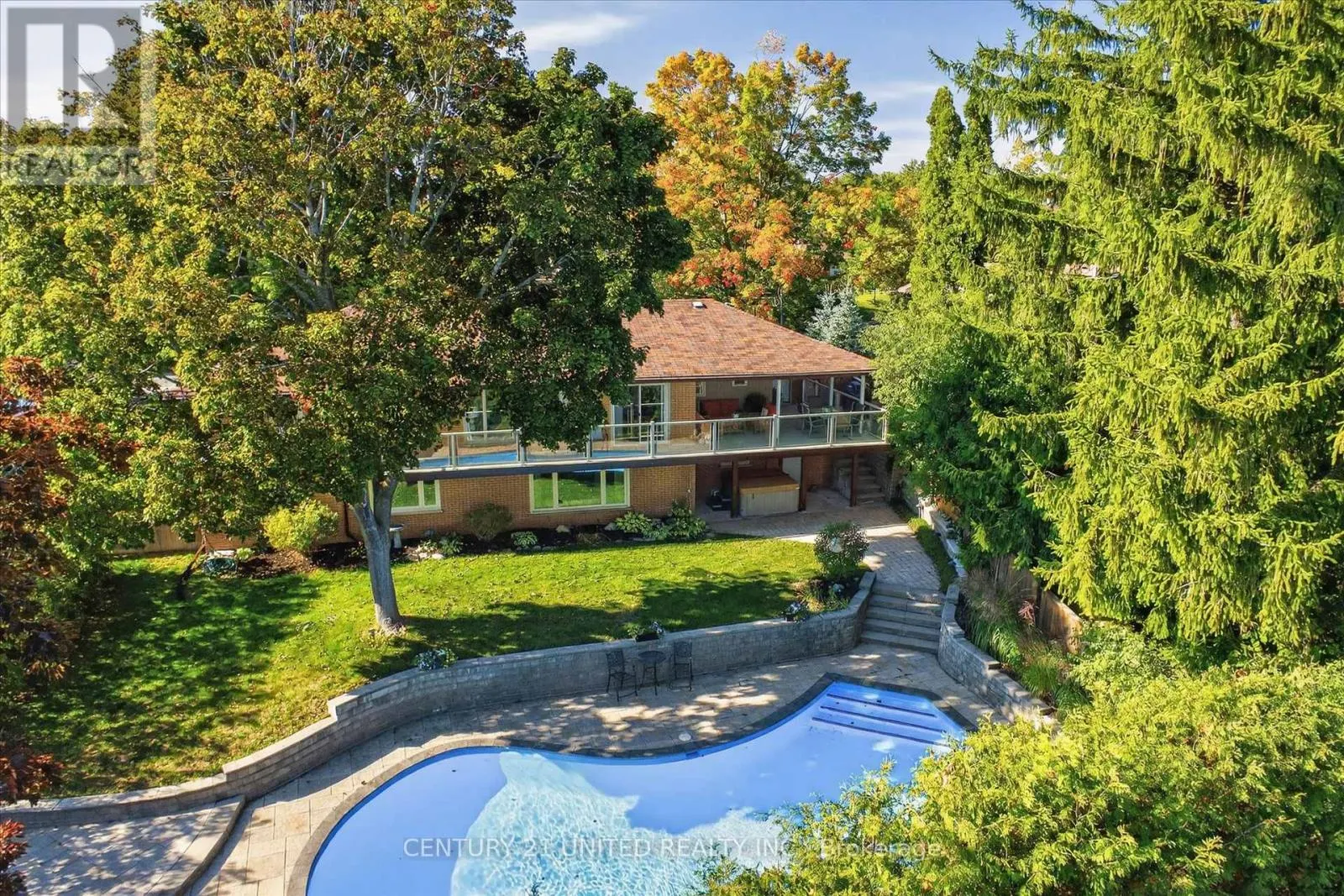 8 OAKWOOD CRESCENT