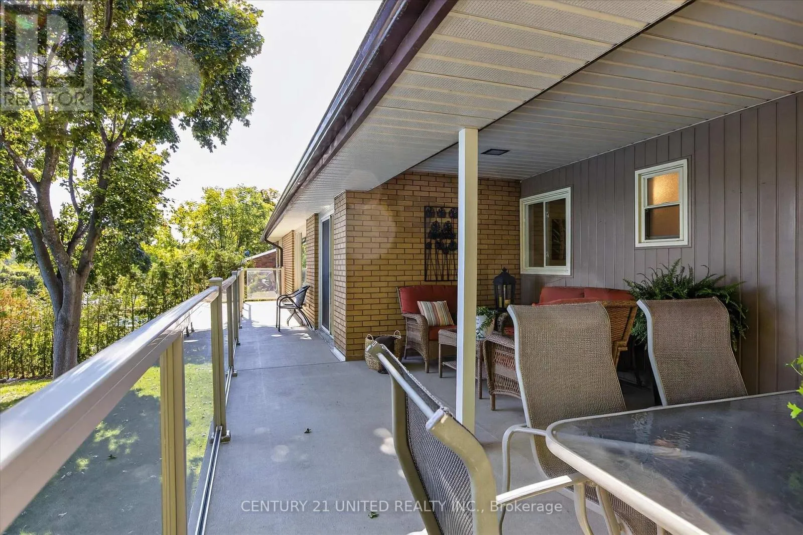 8 OAKWOOD CRESCENT