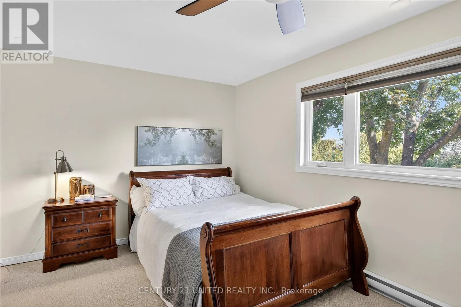 8 OAKWOOD CRESCENT