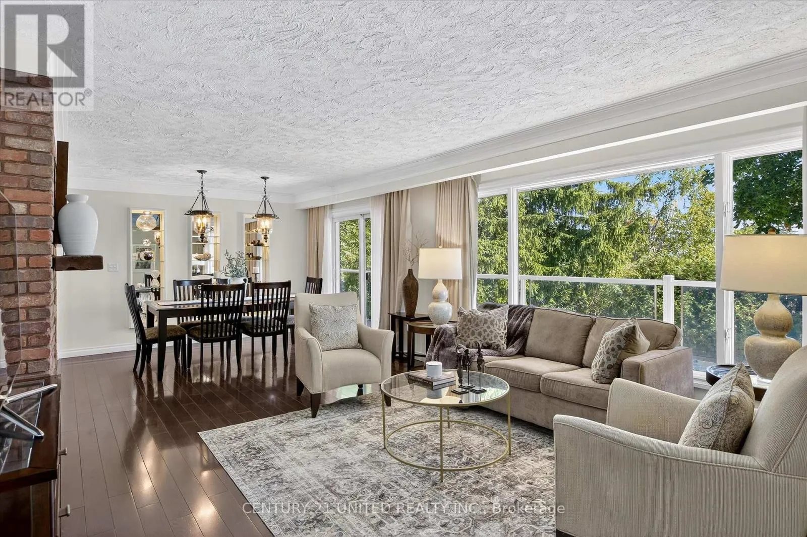 8 OAKWOOD CRESCENT