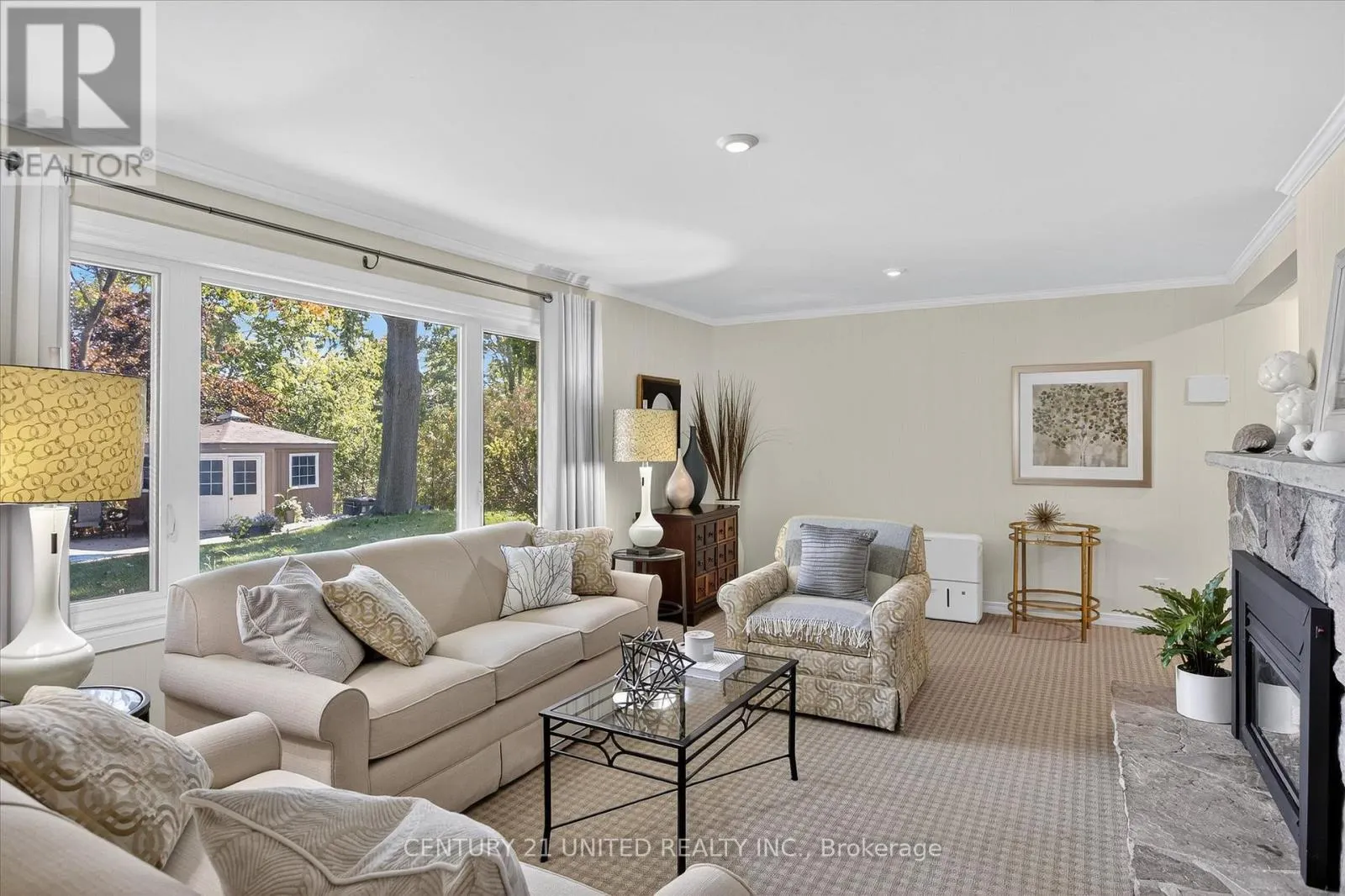 8 OAKWOOD CRESCENT