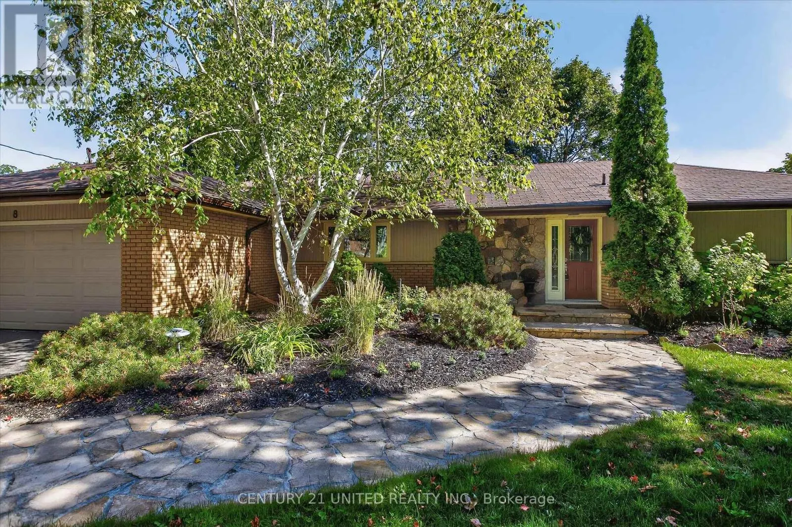 8 OAKWOOD CRESCENT