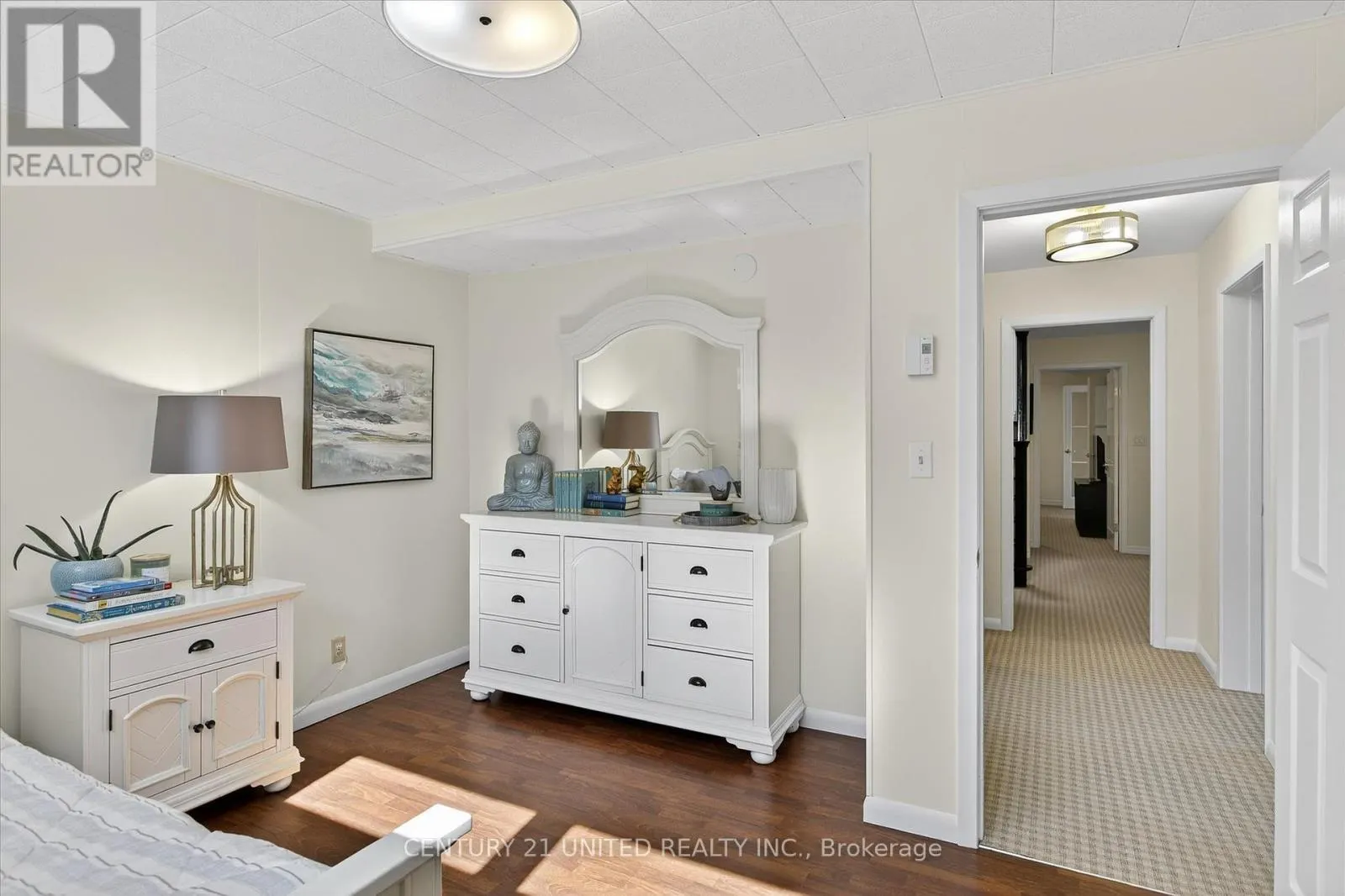 8 OAKWOOD CRESCENT