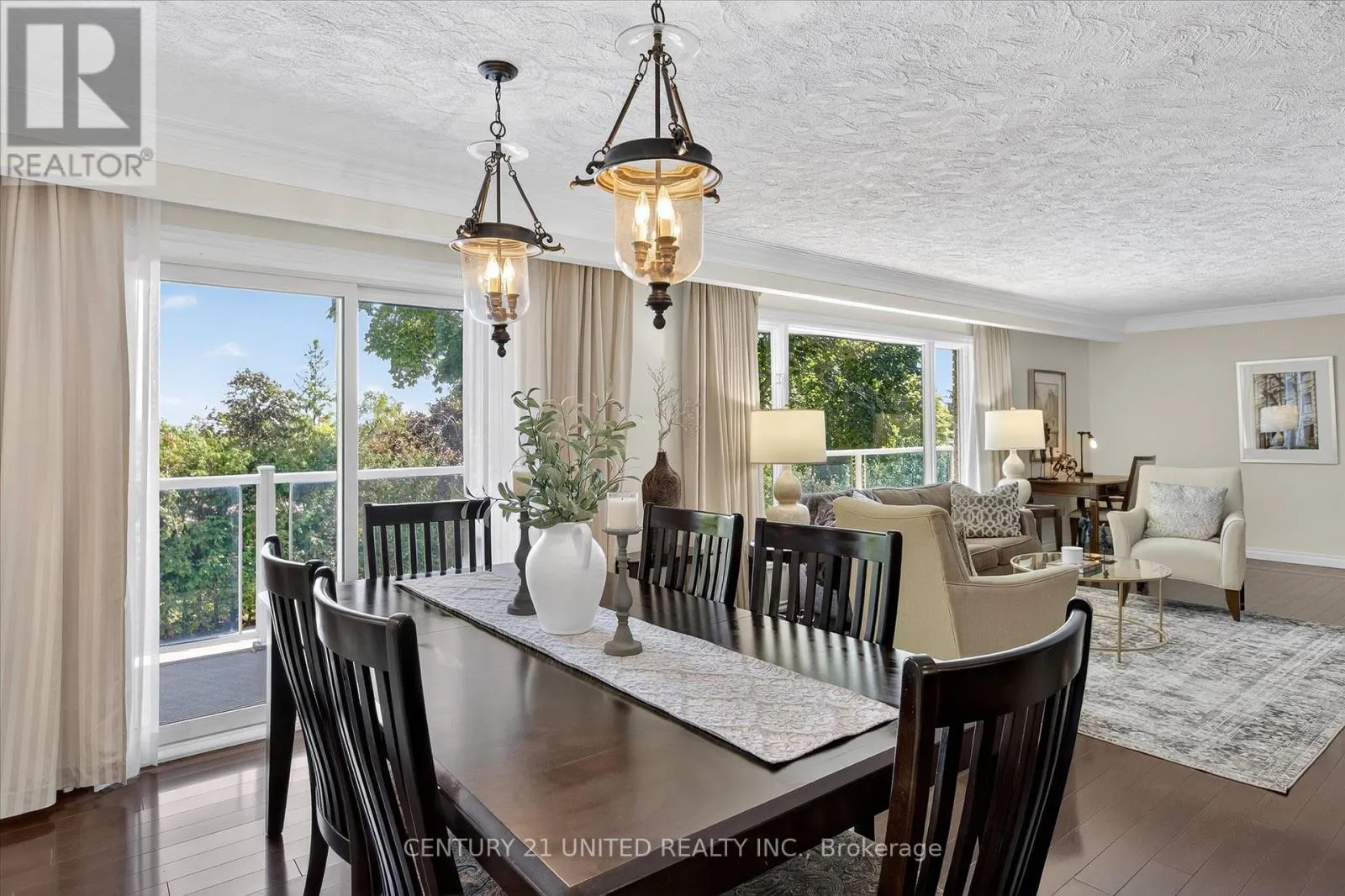 8 OAKWOOD CRESCENT