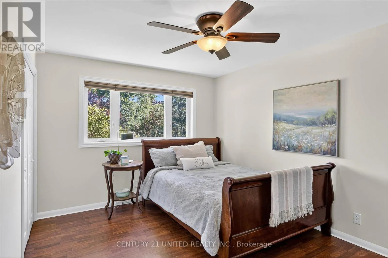 8 OAKWOOD CRESCENT