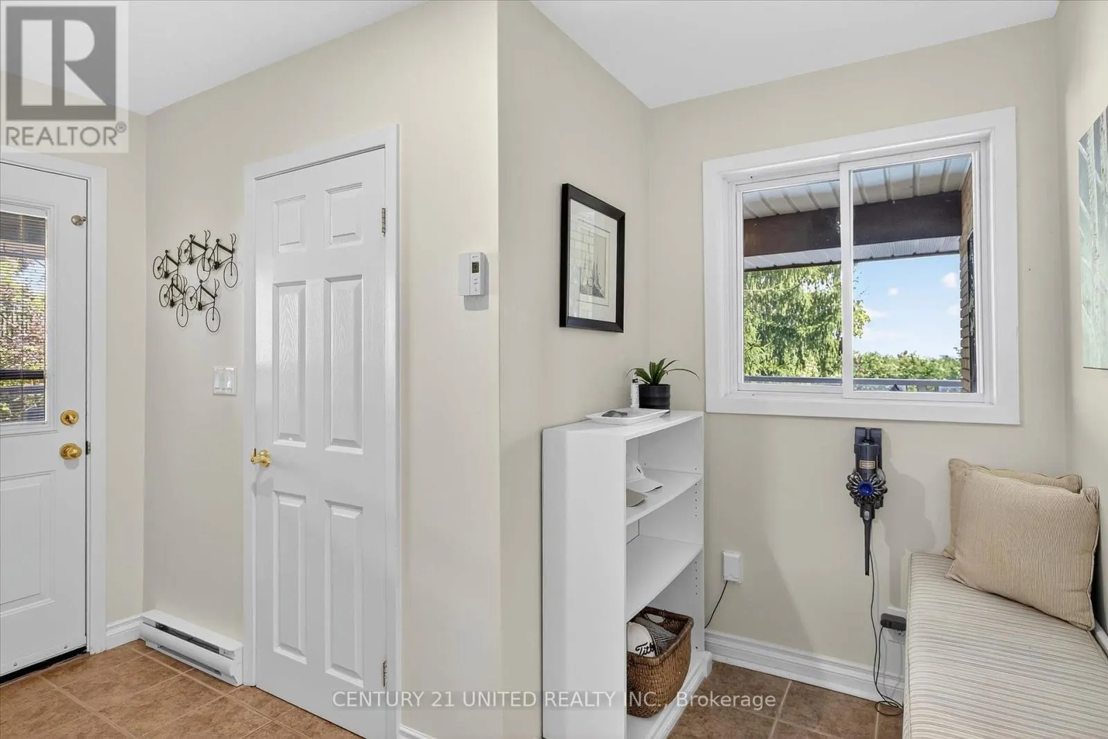 8 OAKWOOD CRESCENT