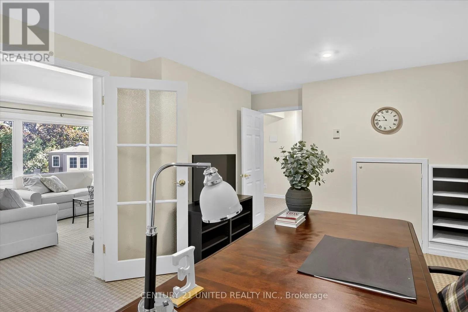 8 OAKWOOD CRESCENT