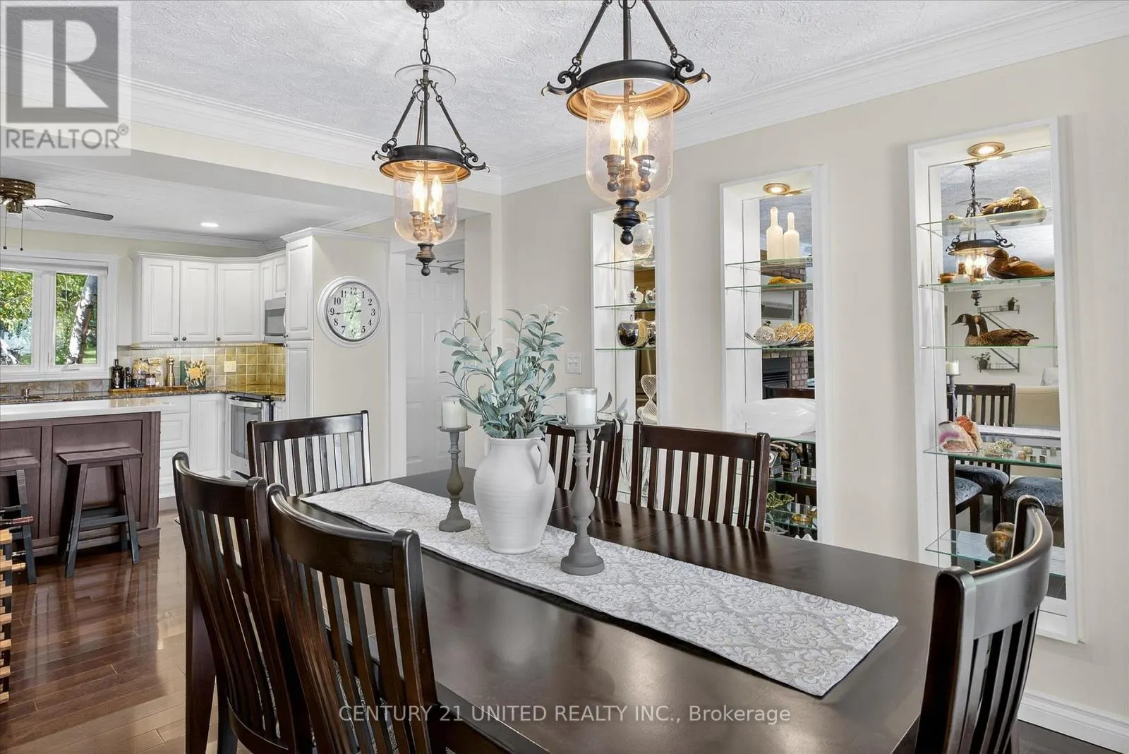 8 OAKWOOD CRESCENT