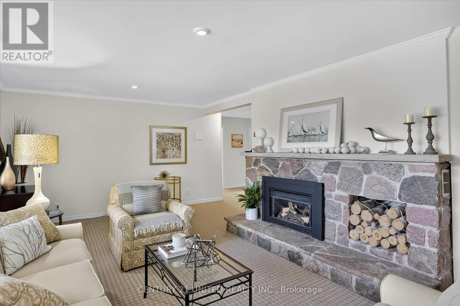 8 OAKWOOD CRESCENT