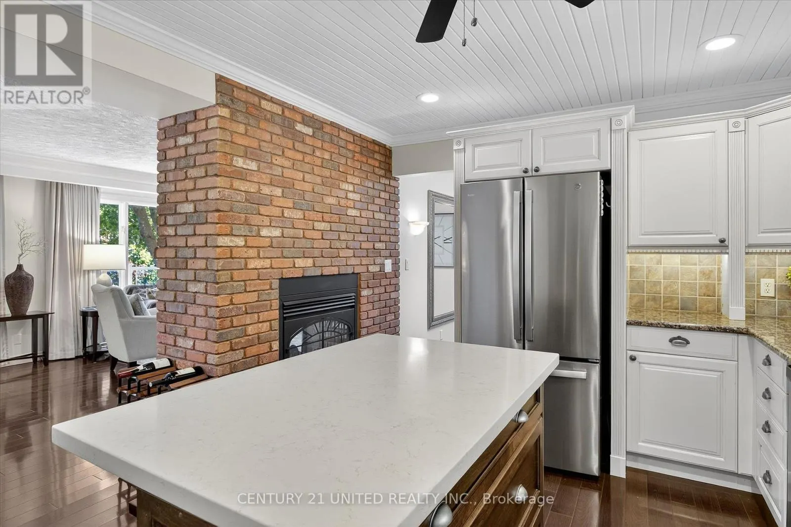 8 OAKWOOD CRESCENT