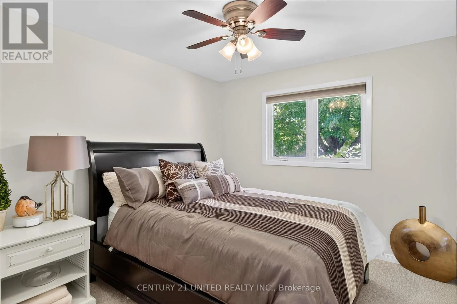 8 OAKWOOD CRESCENT