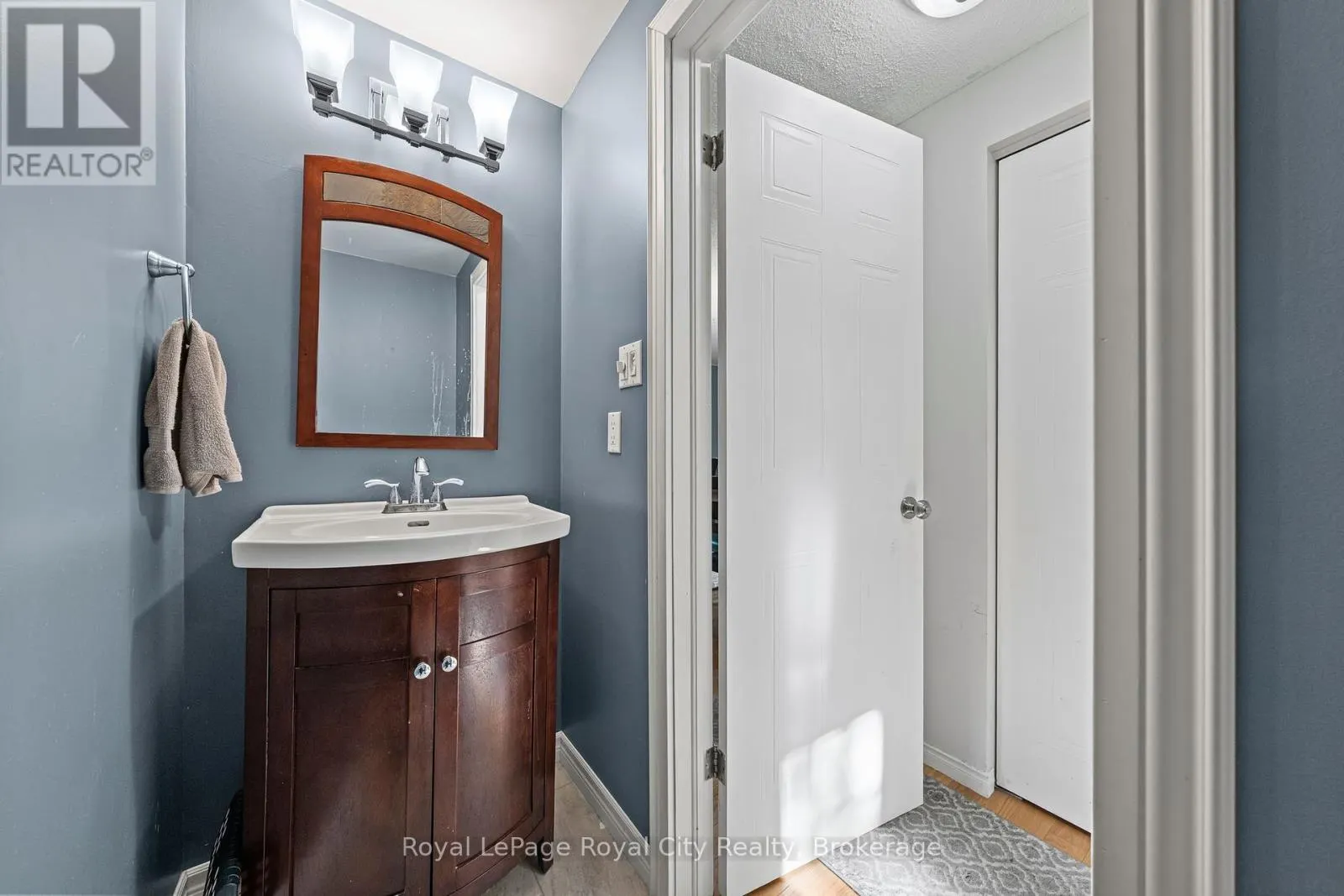 16 - 129 VICTORIA ROAD N, #16