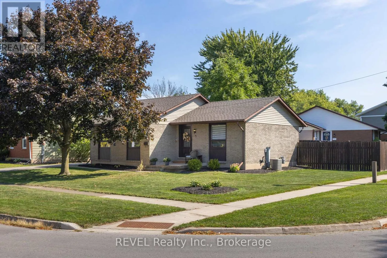 3 NEWLEAF CRESCENT