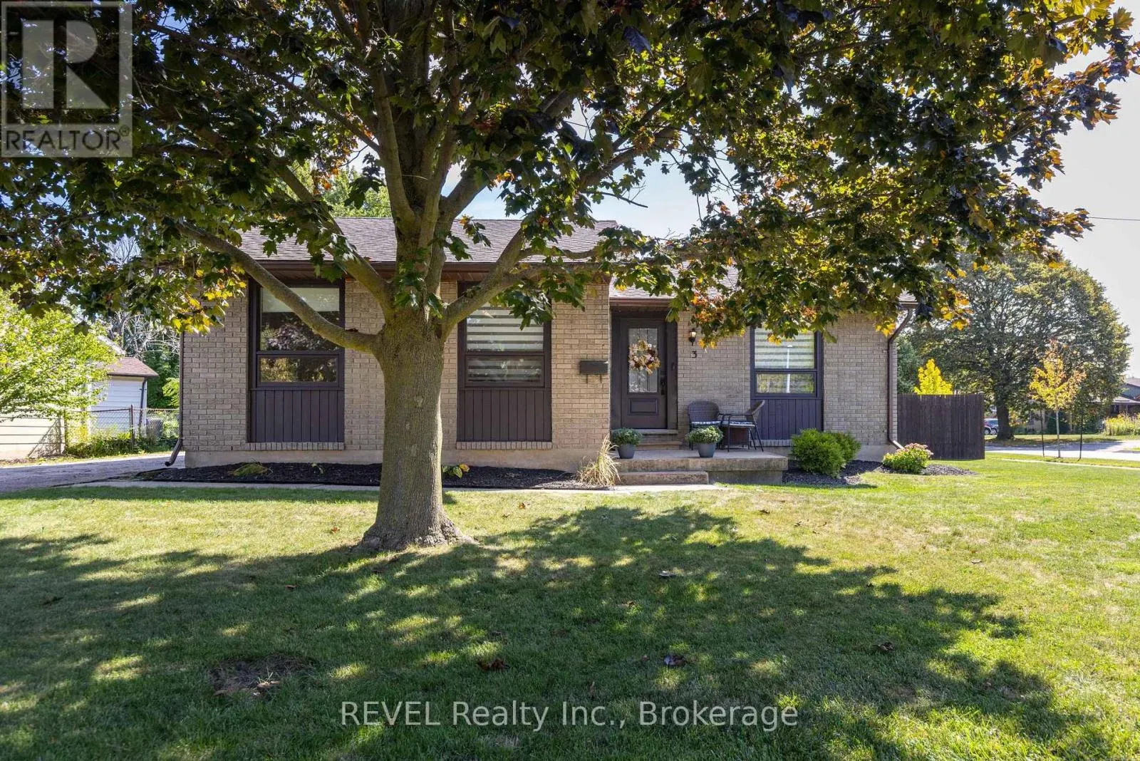 3 NEWLEAF CRESCENT