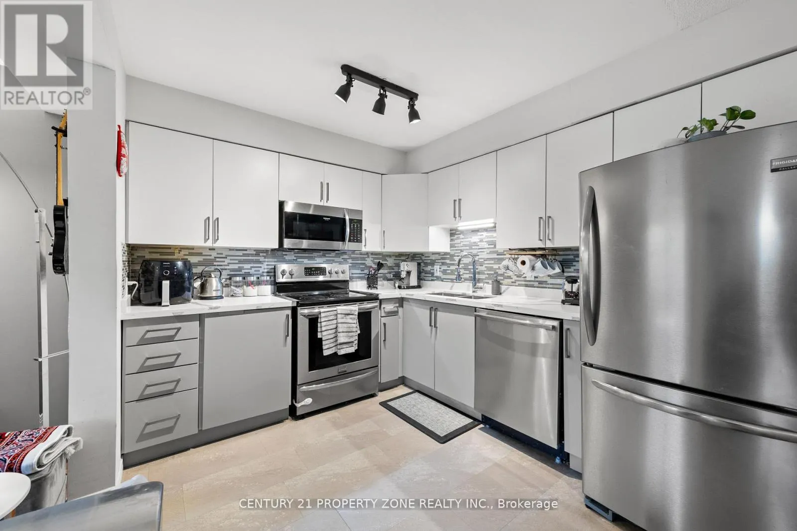 2 - 280 LIMERIDGE ROAD E