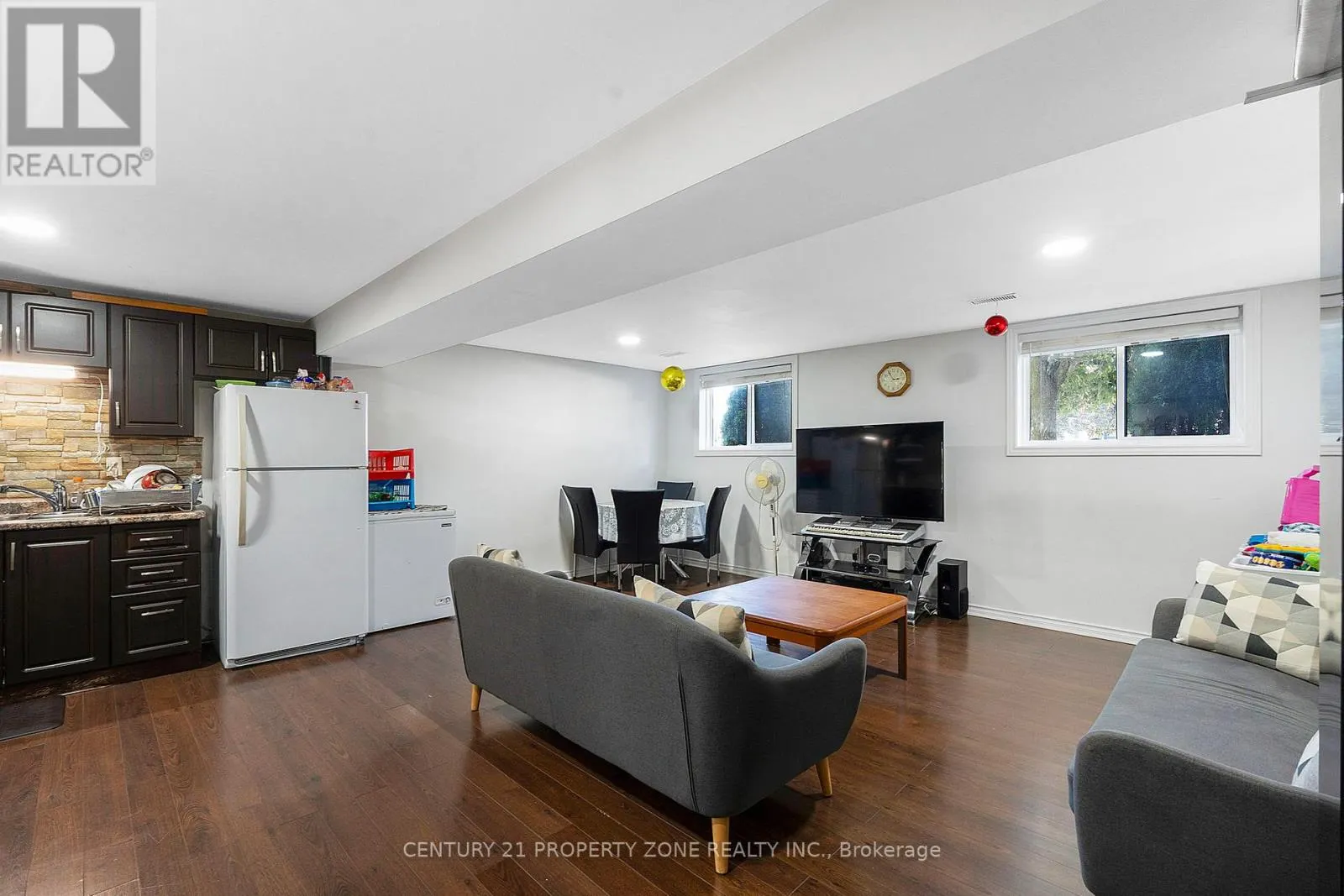 39 SOUTHVIEW CRESCENT