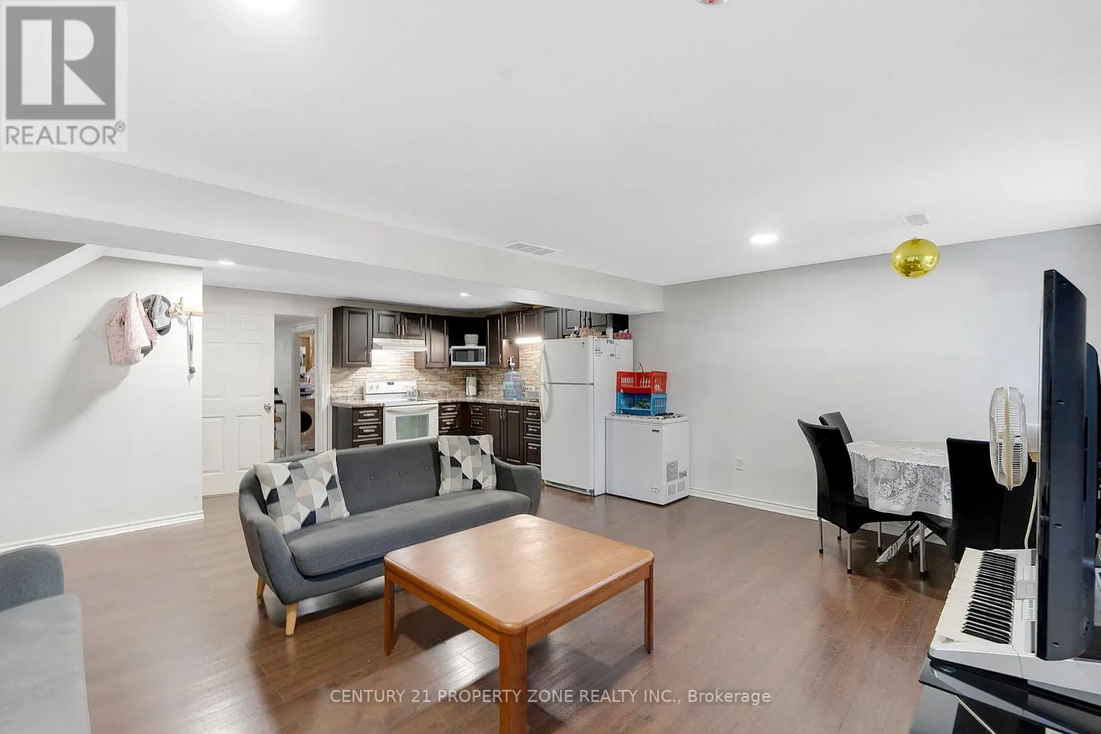 39 SOUTHVIEW CRESCENT