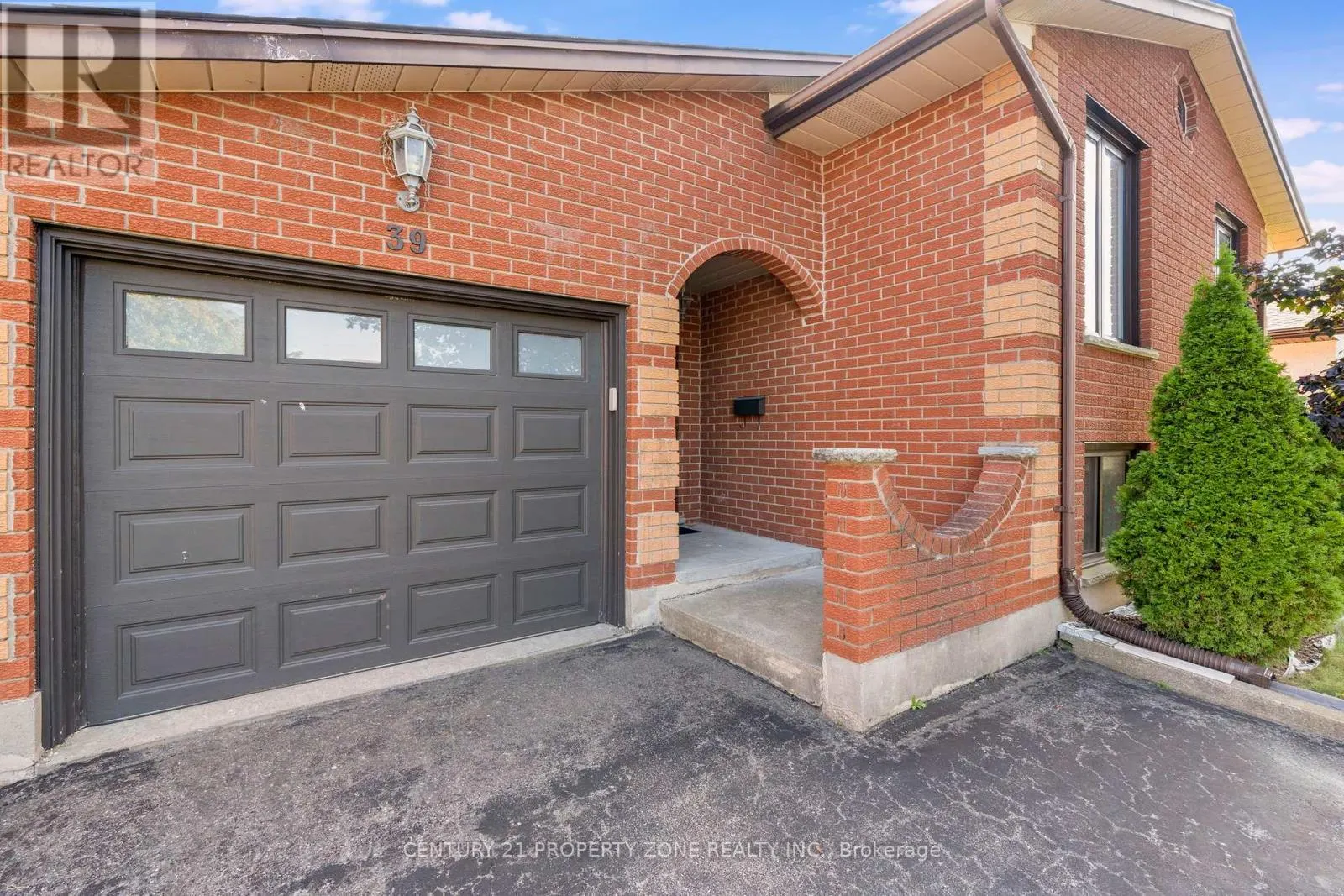 39 SOUTHVIEW CRESCENT
