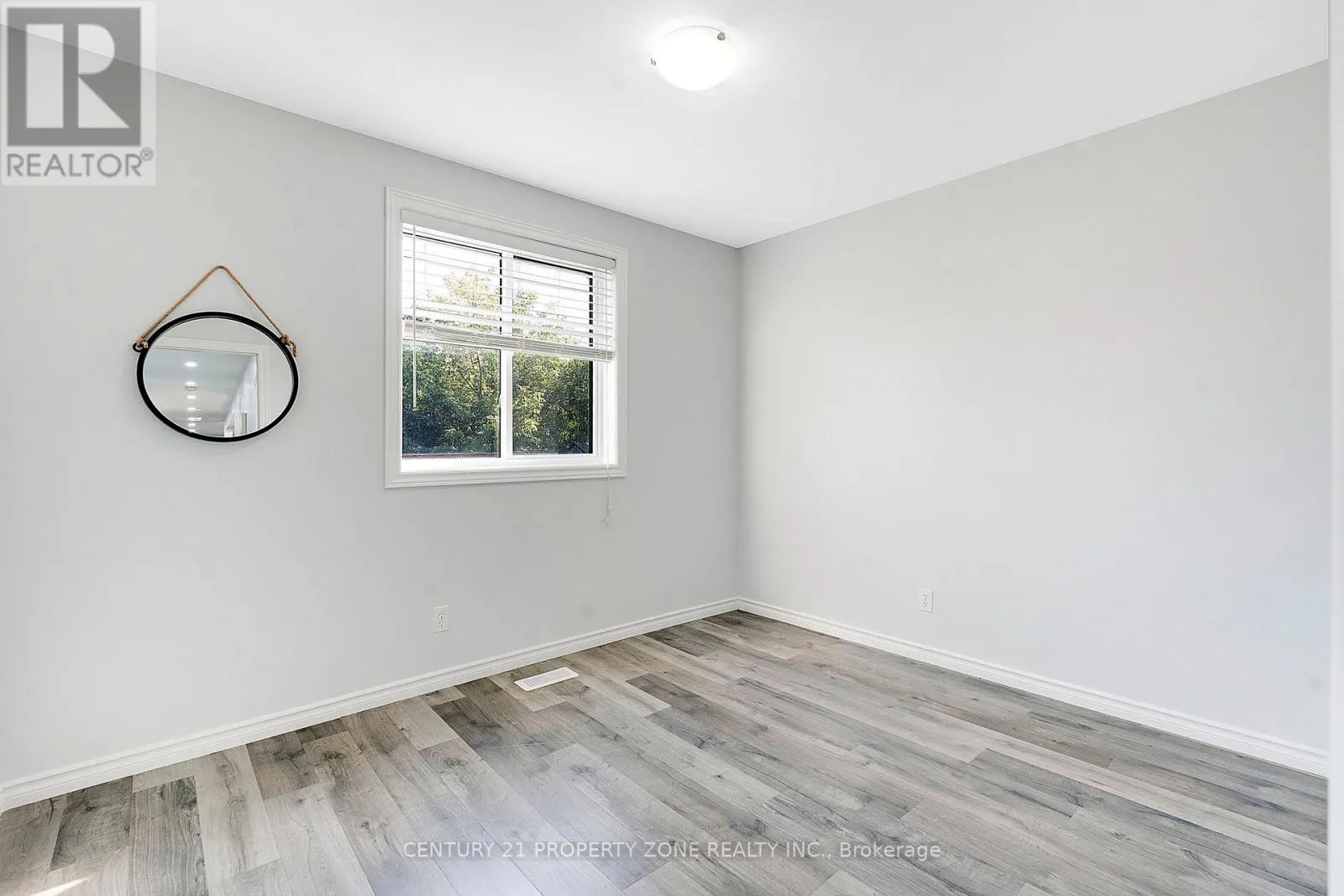 39 SOUTHVIEW CRESCENT