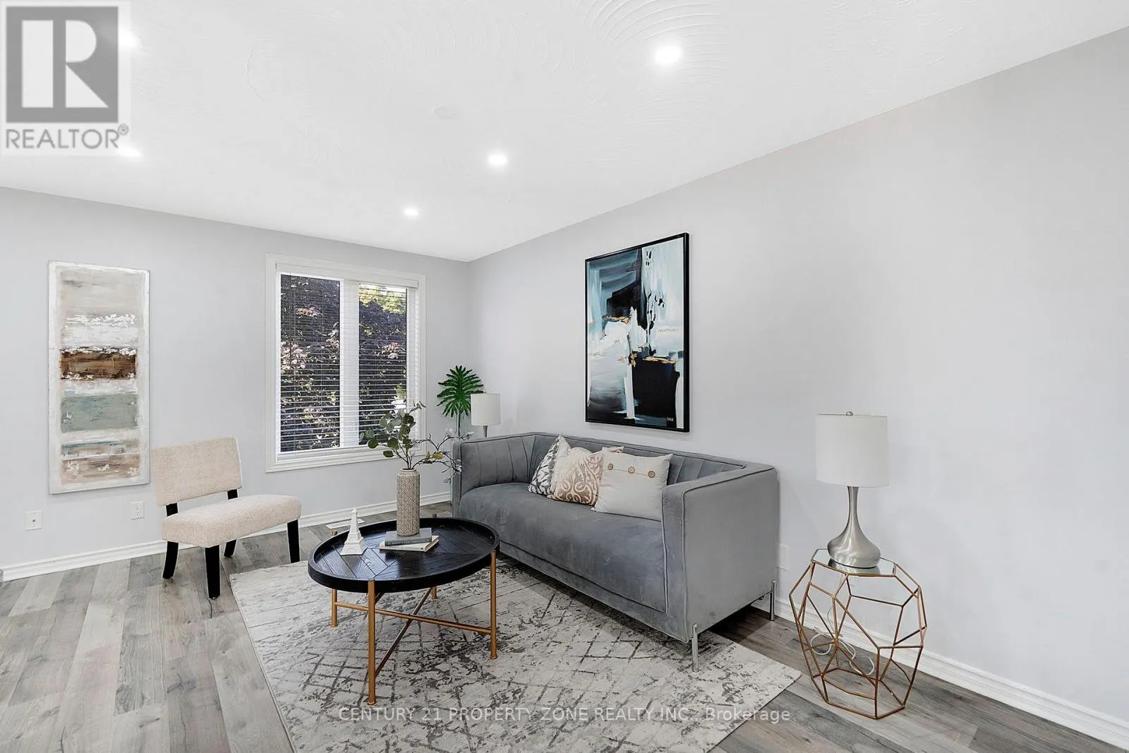 39 SOUTHVIEW CRESCENT