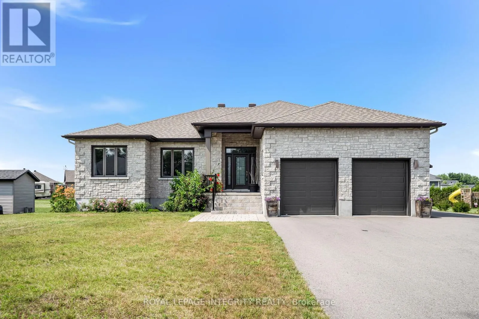 251 RUE DES VIOLETTES STREET