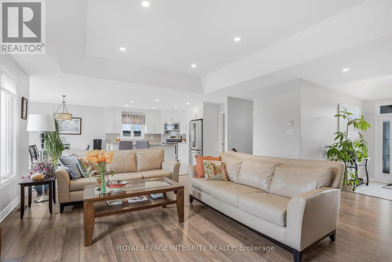 251 RUE DES VIOLETTES STREET