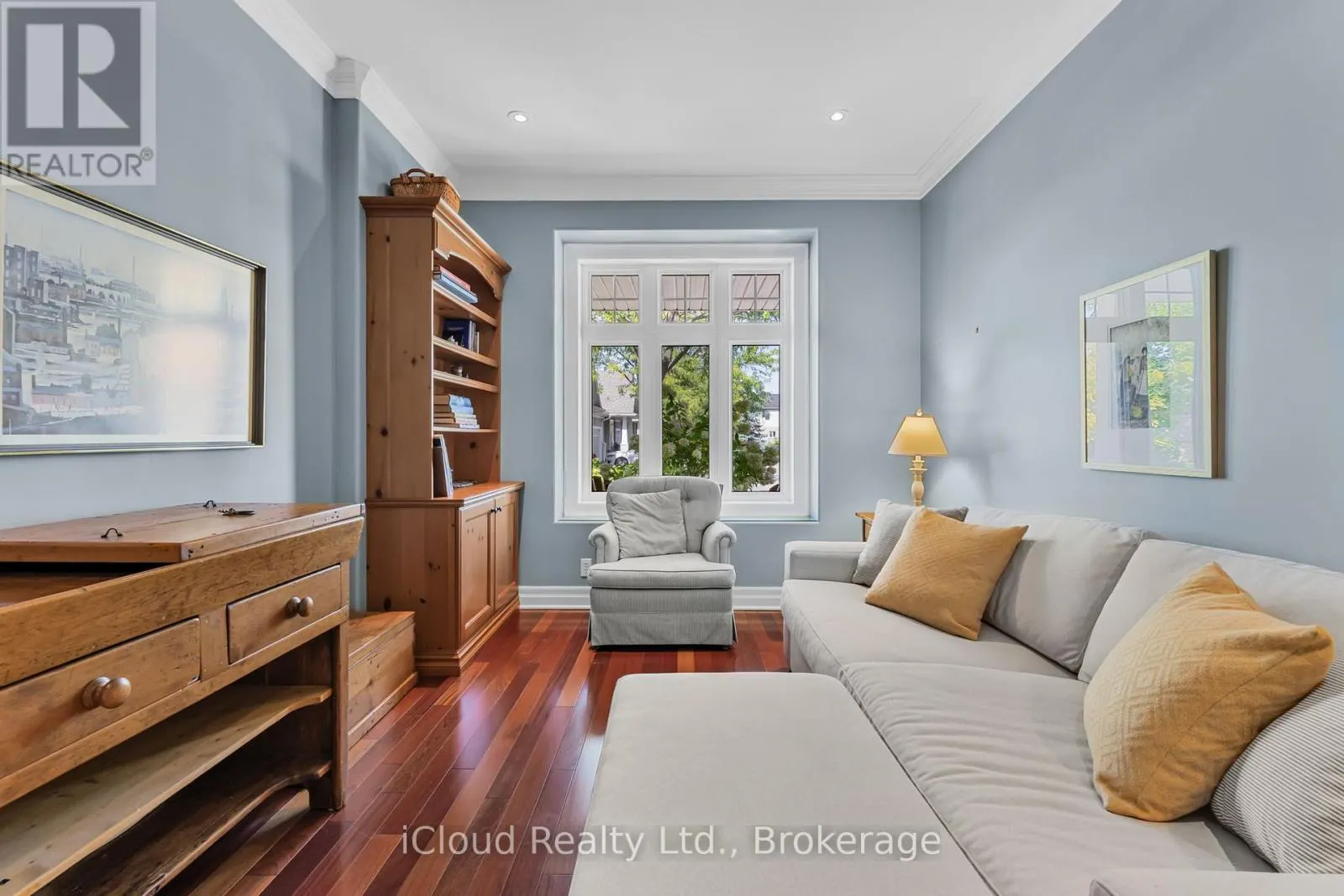 7 - 92 LORETTA DRIVE
