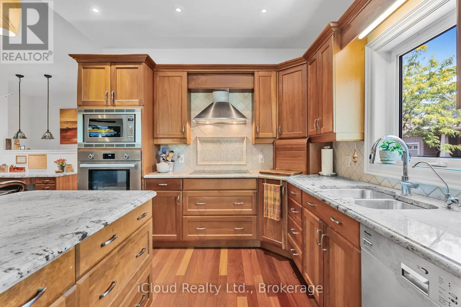 7 - 92 LORETTA DRIVE