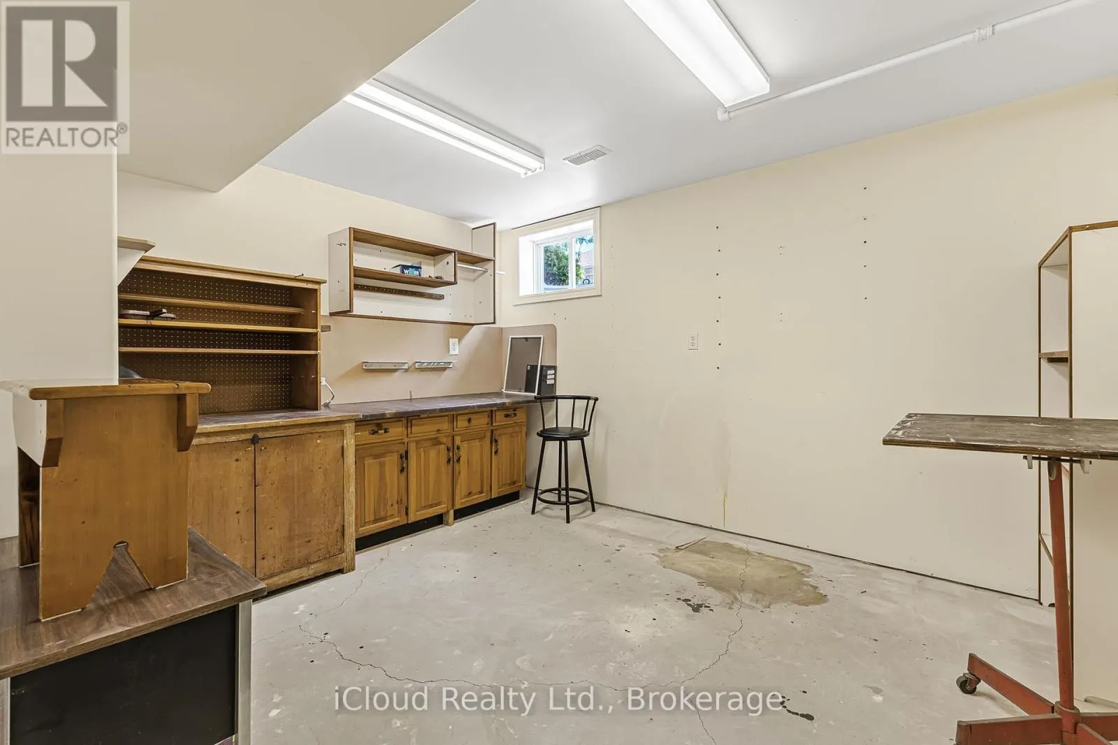 7 - 92 LORETTA DRIVE
