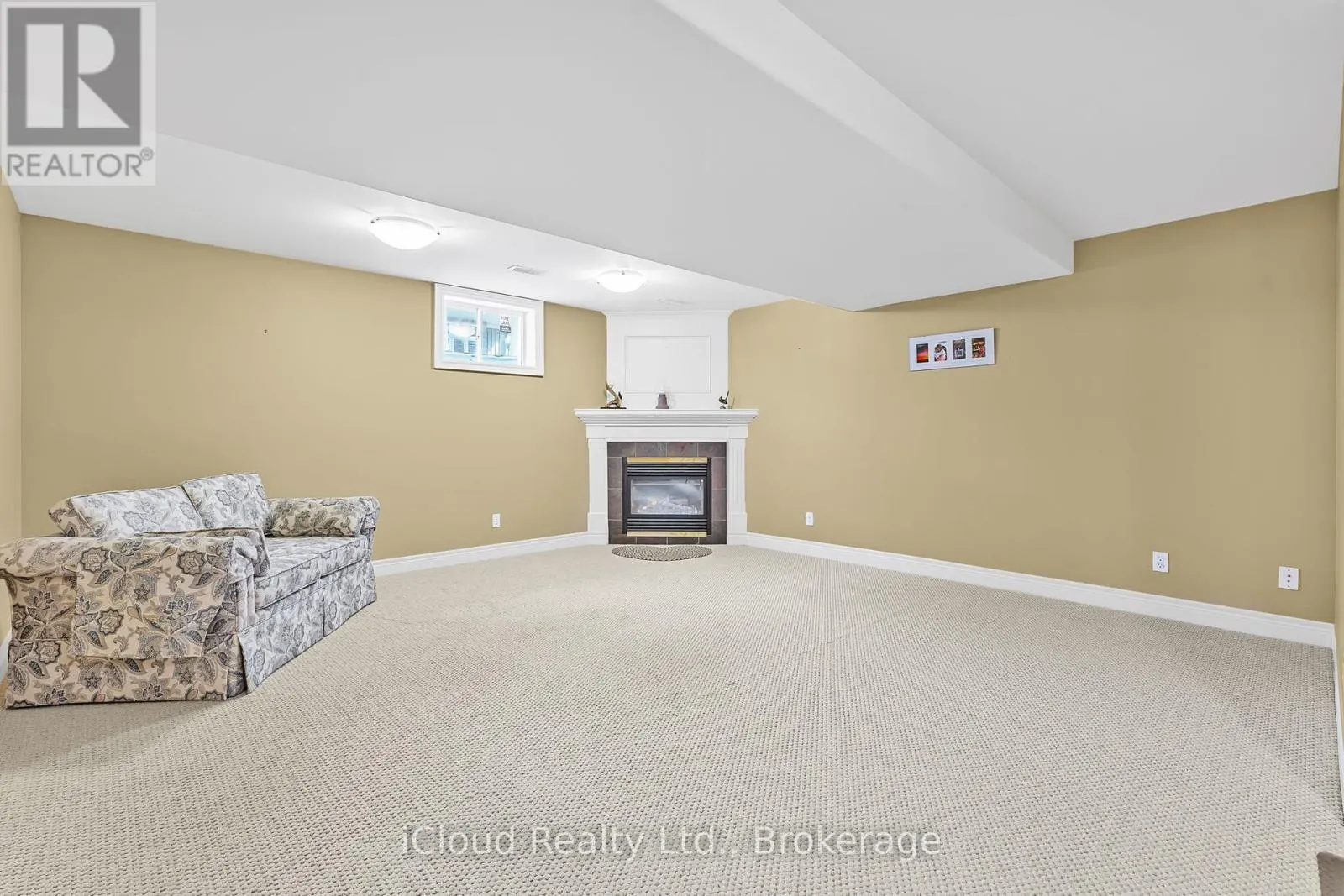 7 - 92 LORETTA DRIVE