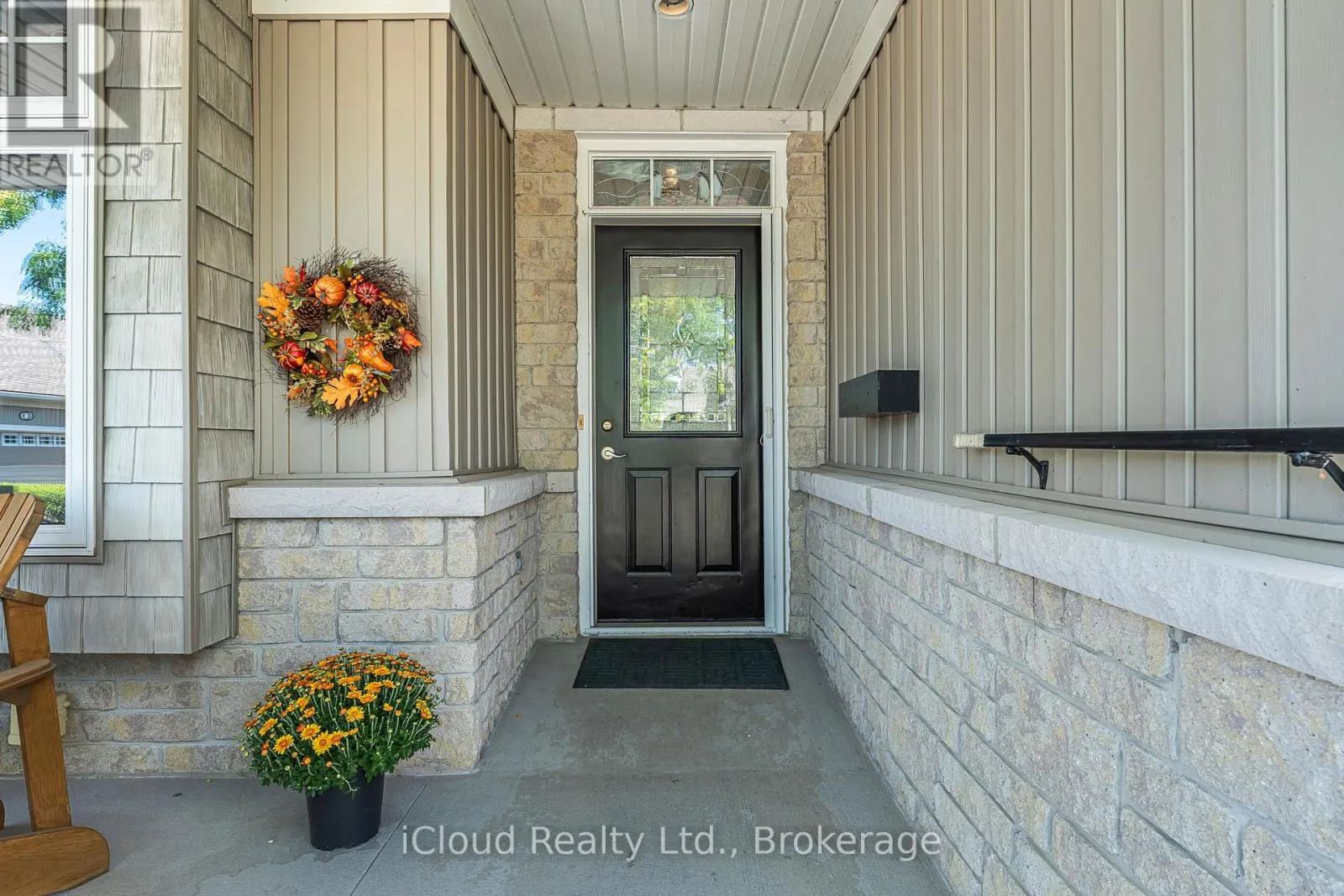 7 - 92 LORETTA DRIVE