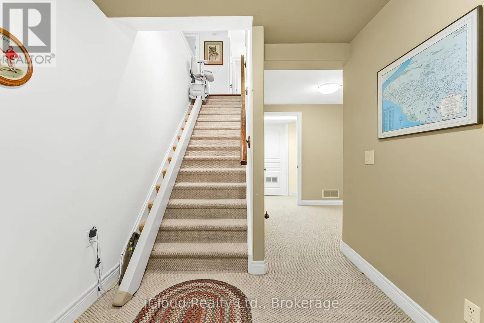 7 - 92 LORETTA DRIVE