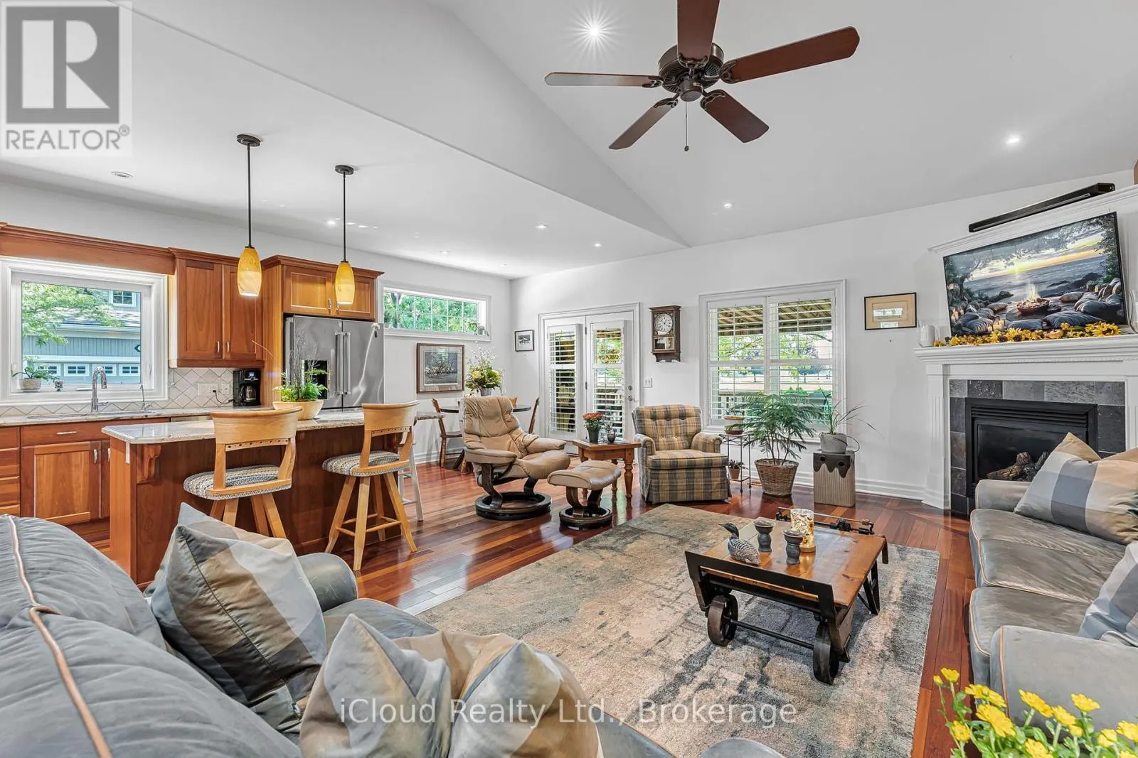 7 - 92 LORETTA DRIVE