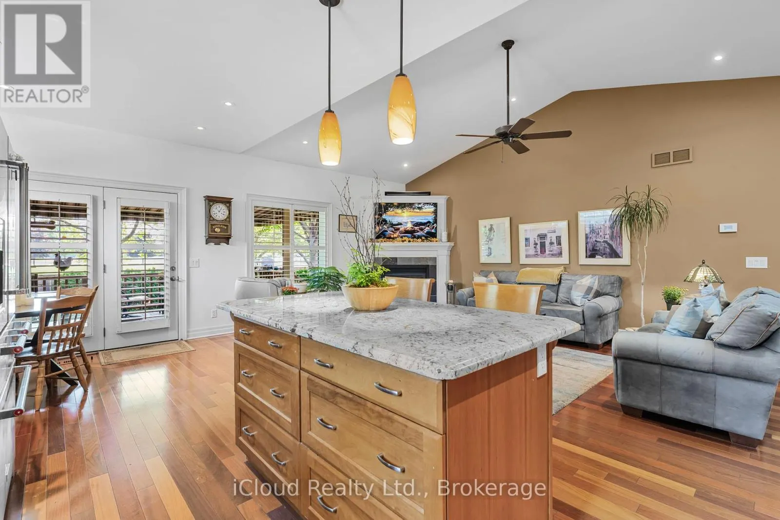 7 - 92 LORETTA DRIVE