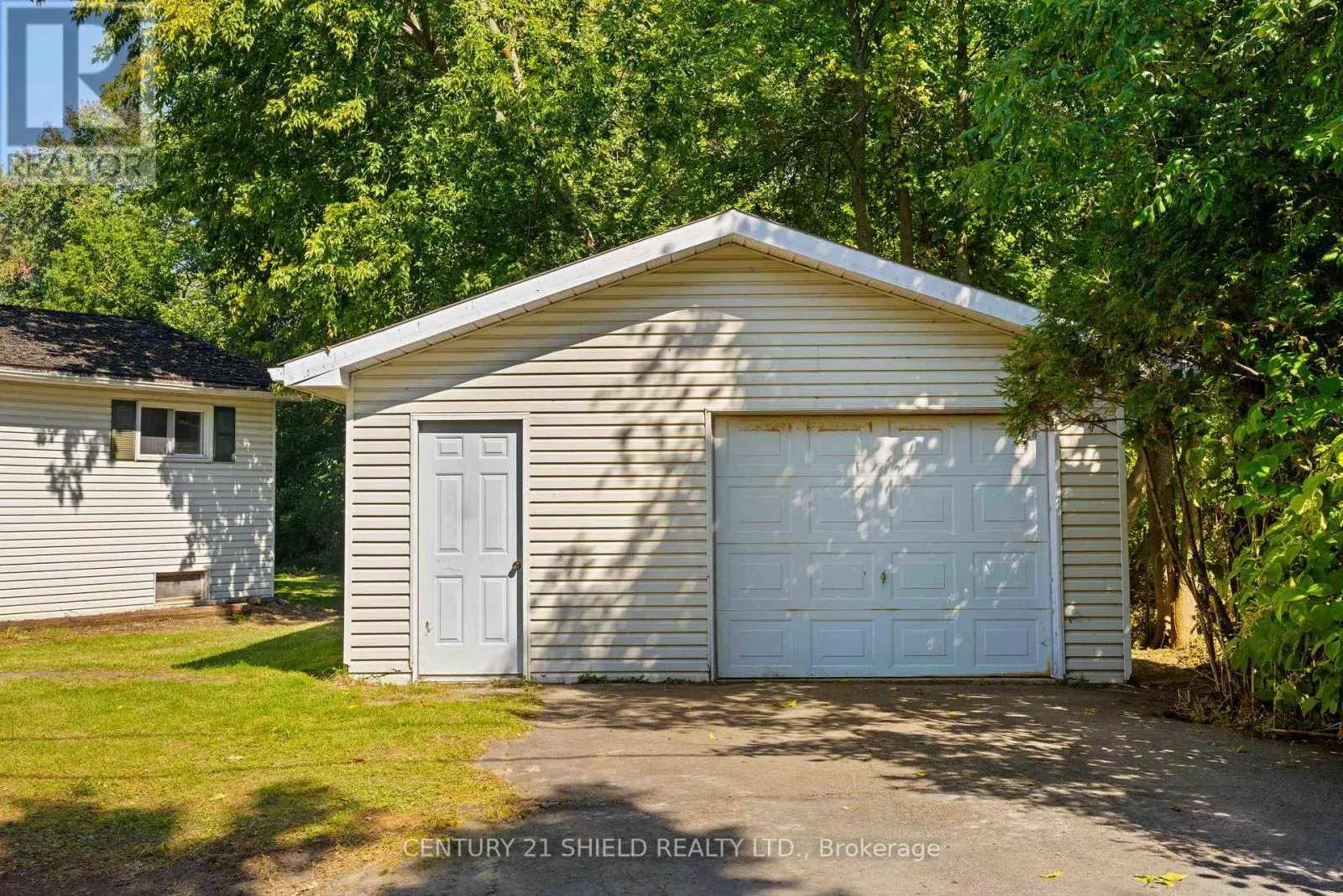 6261 - 911 - 6259 67TH AVENUE