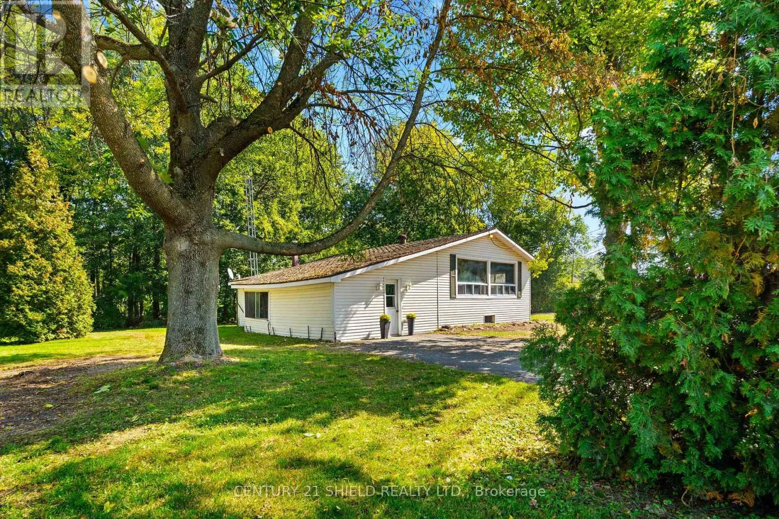 6261 - 911 - 6259 67TH AVENUE