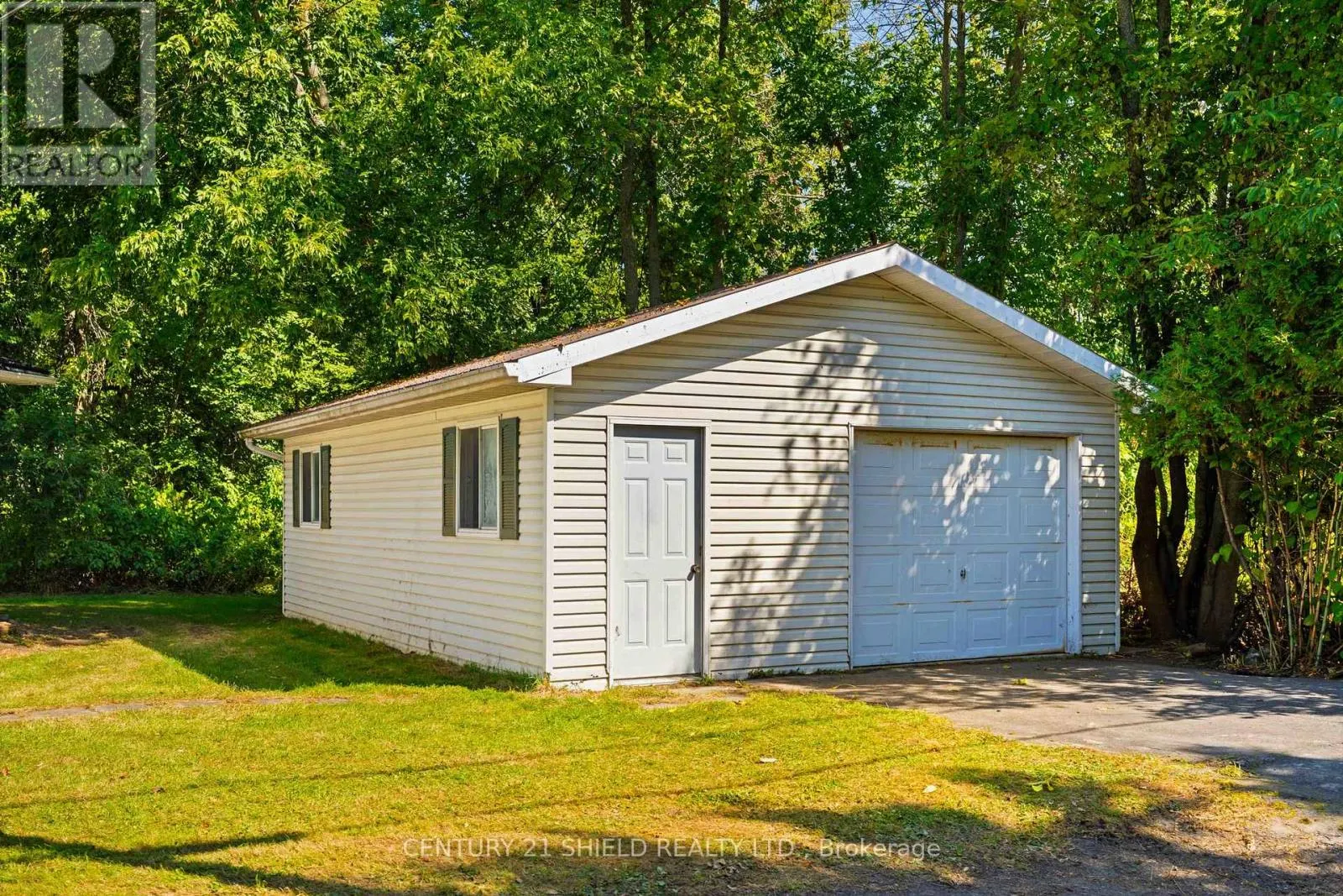 6261 - 911 - 6259 67TH AVENUE