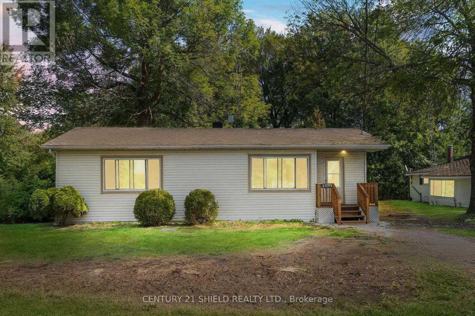 6261 - 911 - 6259 67TH AVENUE